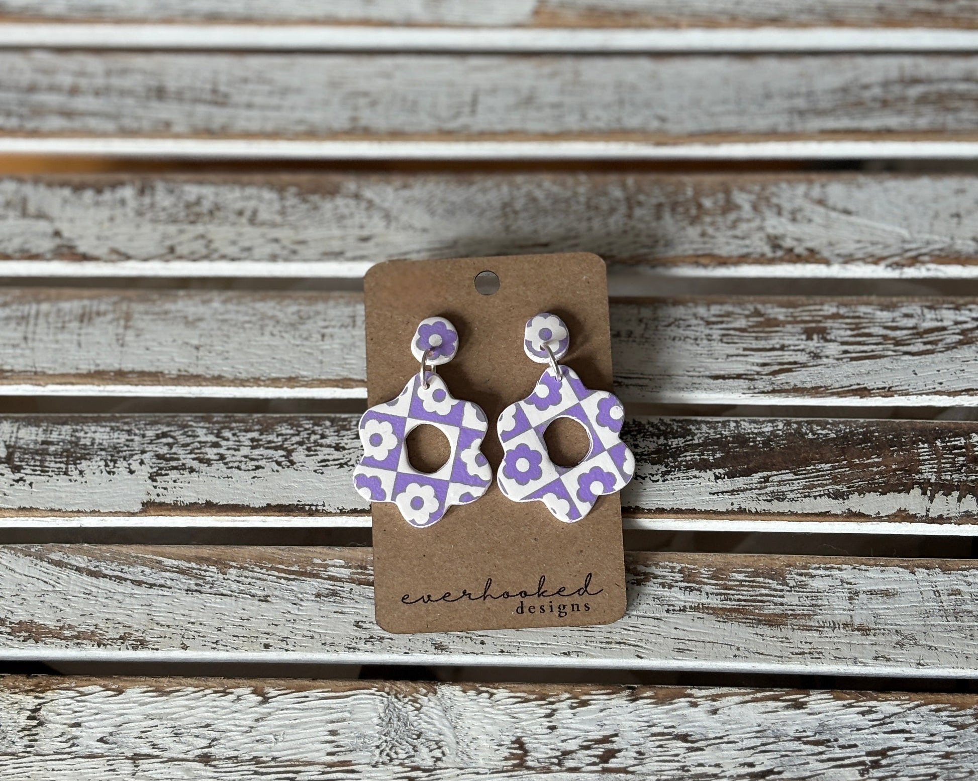 Retro checkered floral round dangly earrings